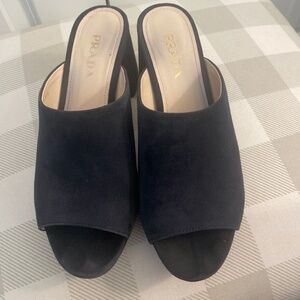 Prada heels worn 4 times. Very good condition